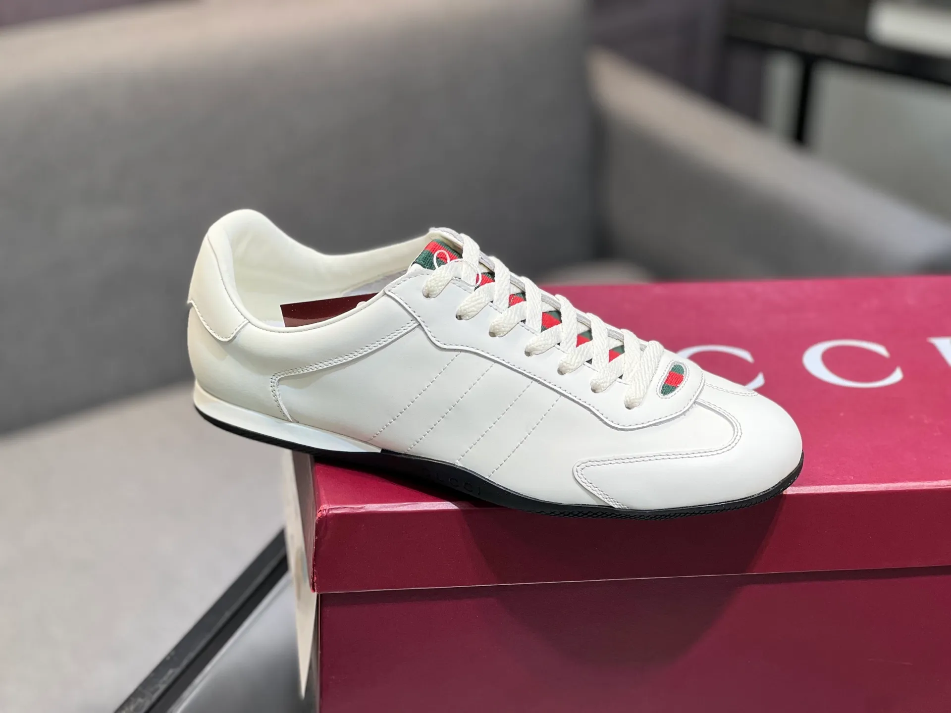Men's shoes 💰580 Gucci Gucci small dirty shoes full series upgrade, long-term production GG Gucci series old casual small dirty shoes catwalk style ZP developed pure original version... metal double G crystal cylindrical mark... Gucc original pattern webbing... upper color rubbed cowhide matte stitching classic double G cloth, code number: 35-44 (female 41, male 45. Customization is not returnable) Fabric: original custom cowhide Inner: original custom cowhide Feet: original cowhide injection molding. Outsole: original open molding sole. Packaging: original full set of packaging. Color: official website updated simultaneously.